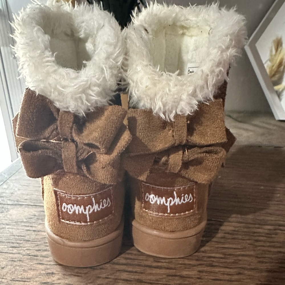 Oomphies bow boots